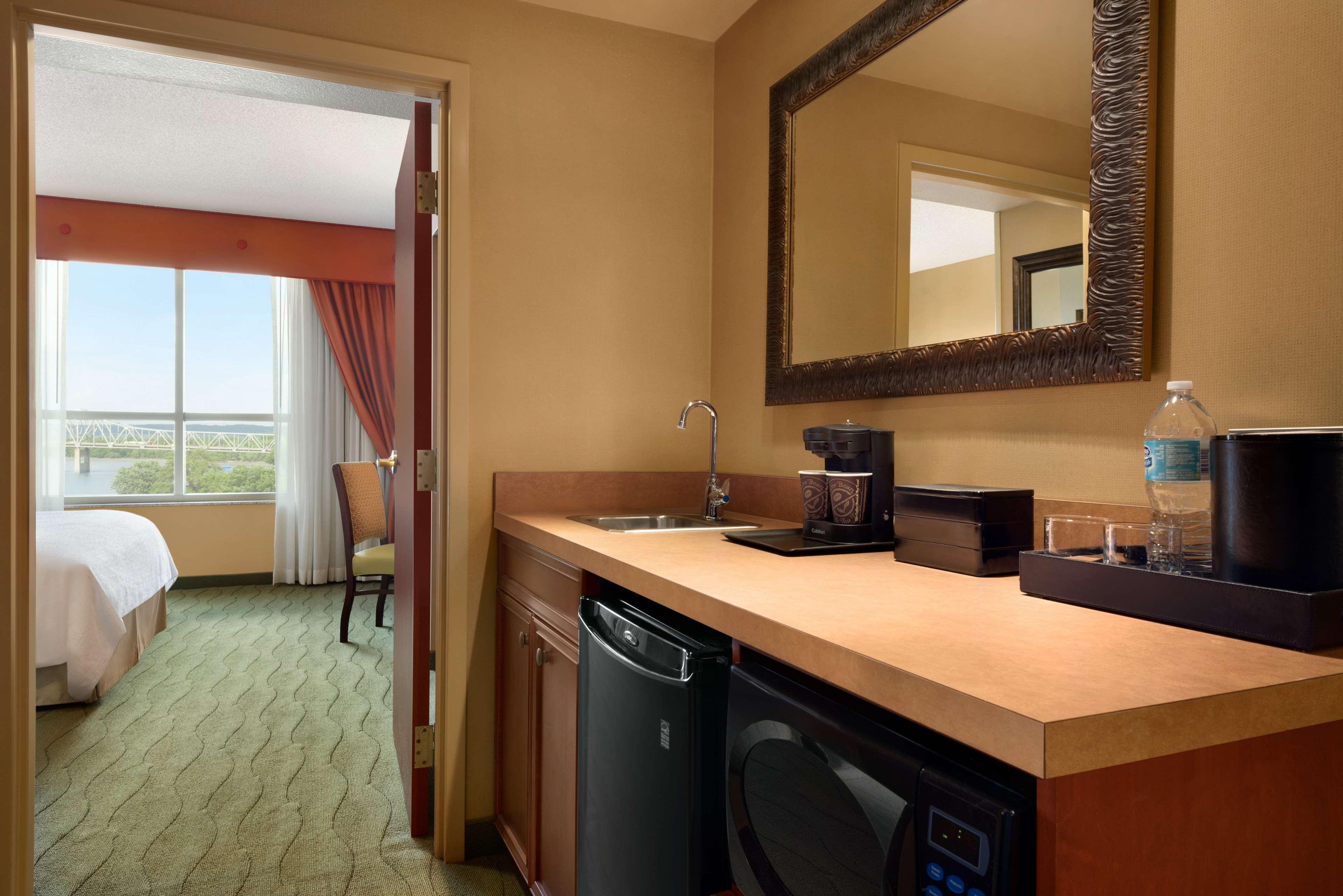 Embassy Suites East Peoria Hotel And Riverfront Conference Center Extérieur photo