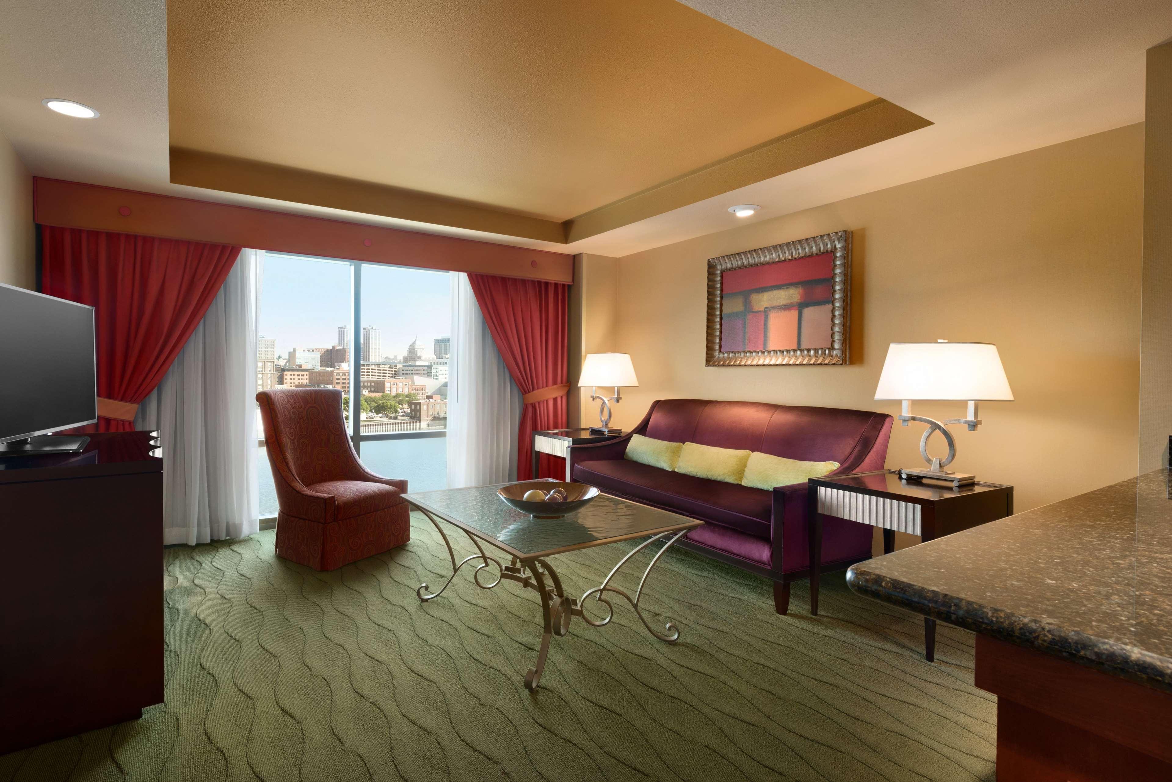 Embassy Suites East Peoria Hotel And Riverfront Conference Center Extérieur photo