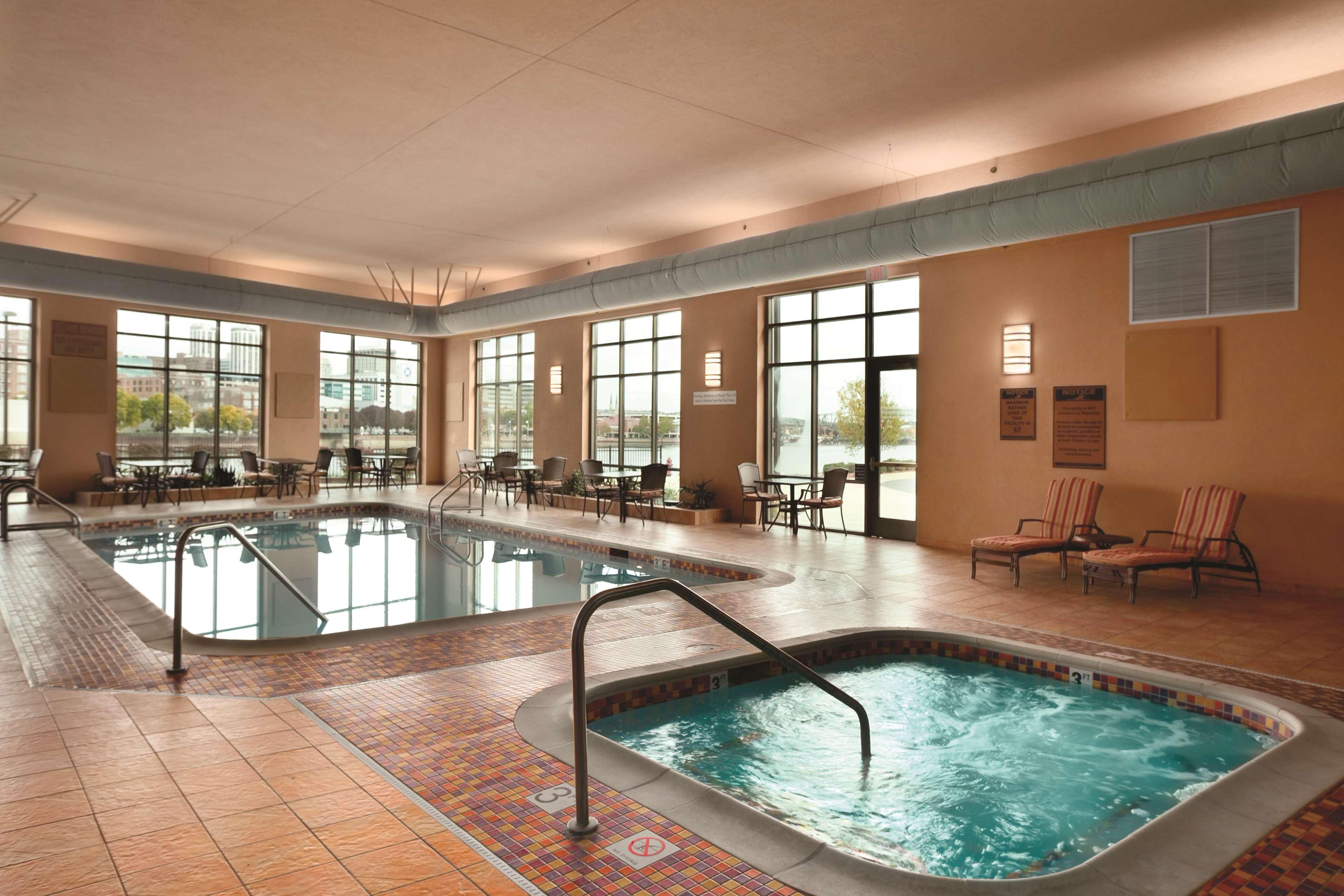 Embassy Suites East Peoria Hotel And Riverfront Conference Center Extérieur photo