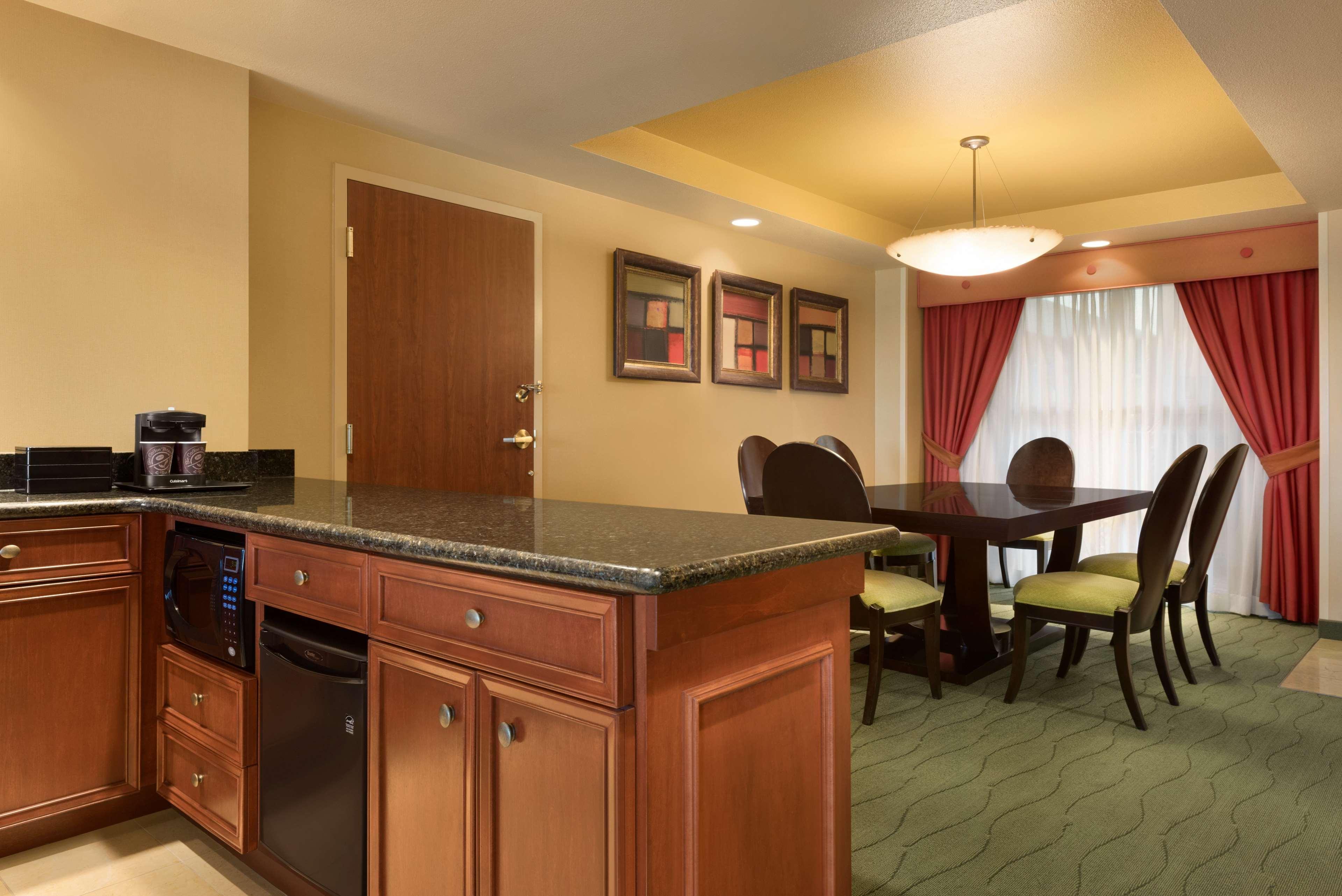 Embassy Suites East Peoria Hotel And Riverfront Conference Center Extérieur photo