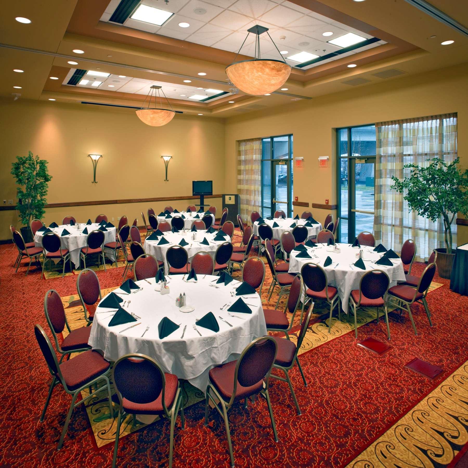 Embassy Suites East Peoria Hotel And Riverfront Conference Center Extérieur photo