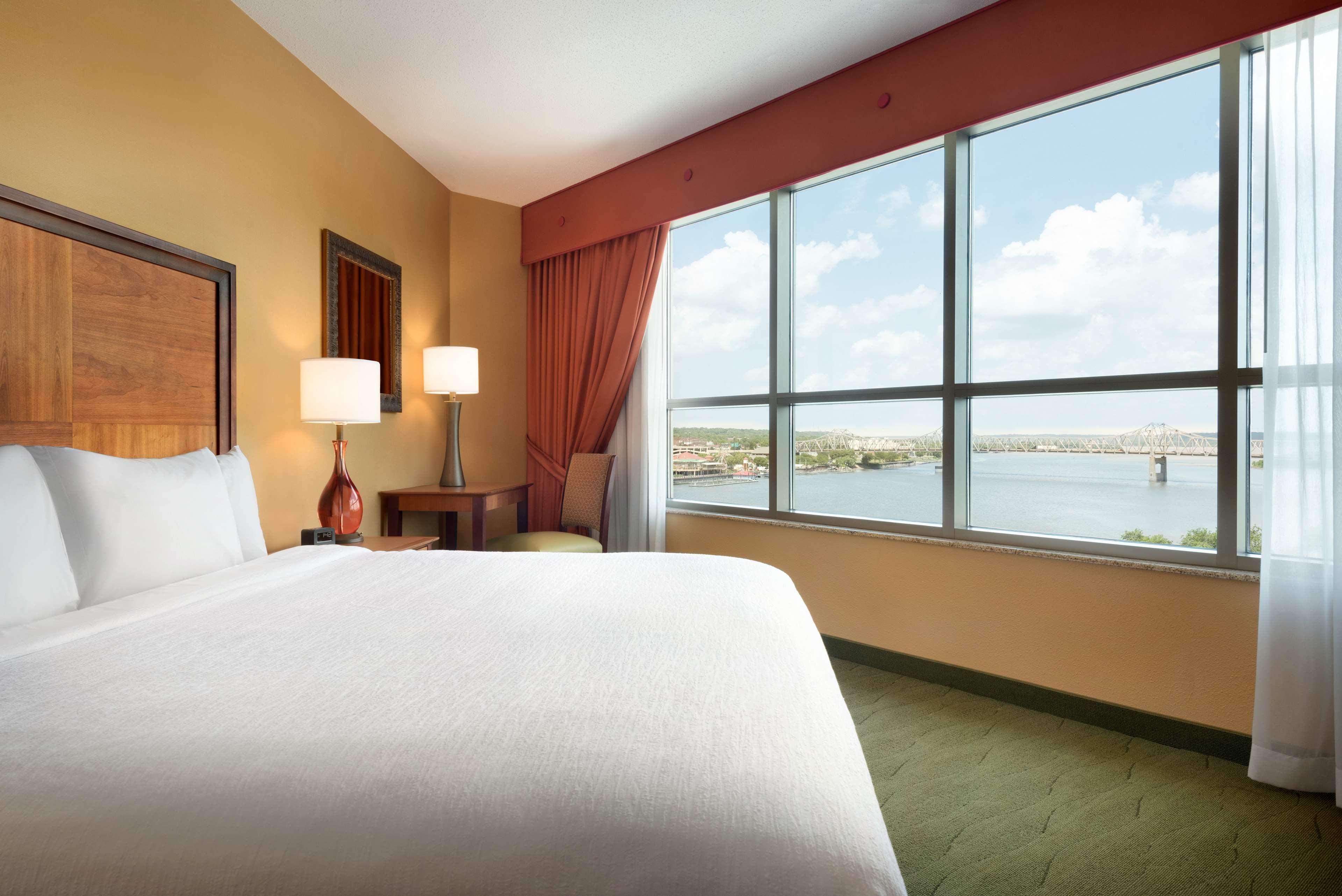 Embassy Suites East Peoria Hotel And Riverfront Conference Center Extérieur photo