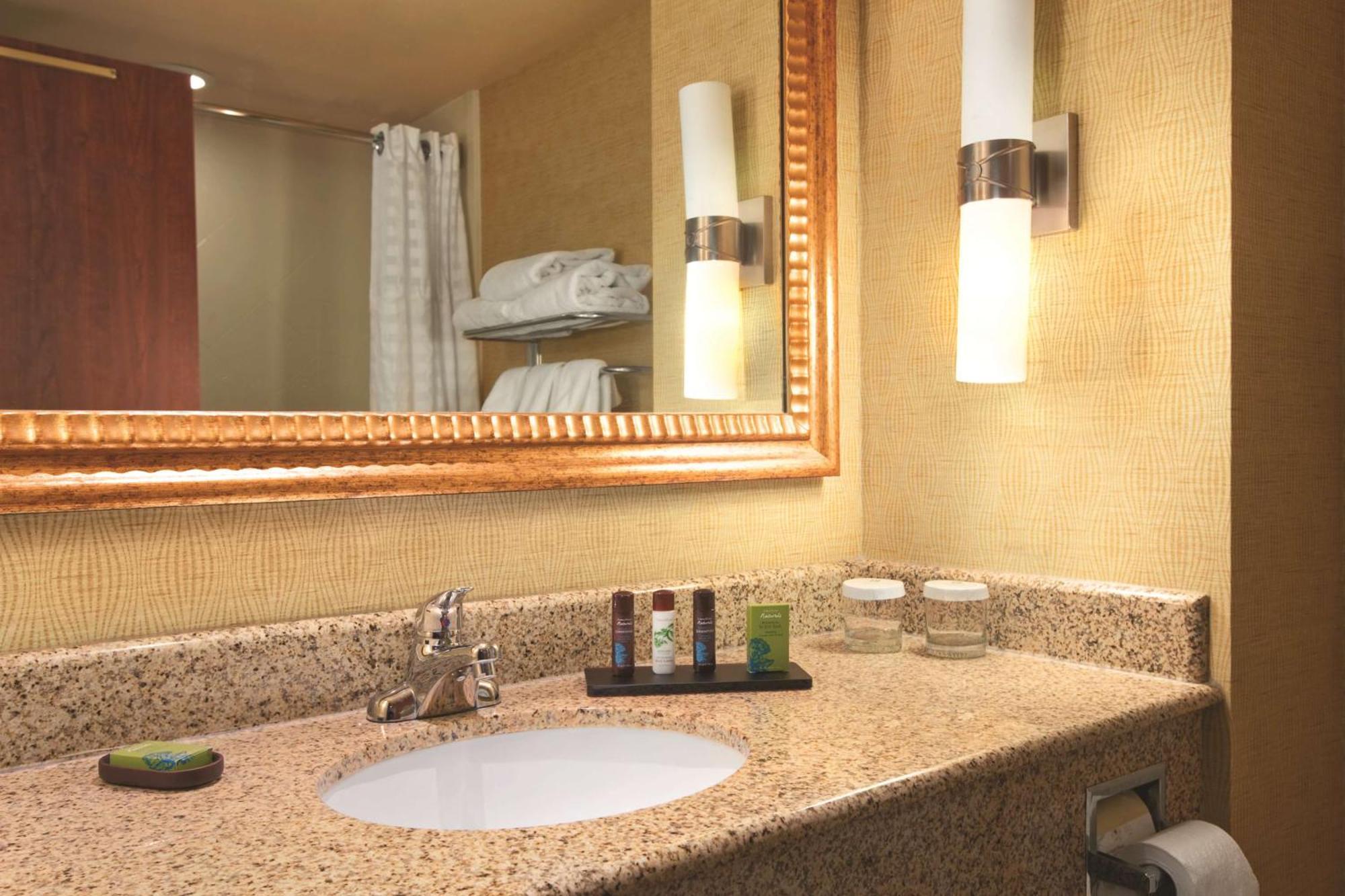 Embassy Suites East Peoria Hotel And Riverfront Conference Center Extérieur photo