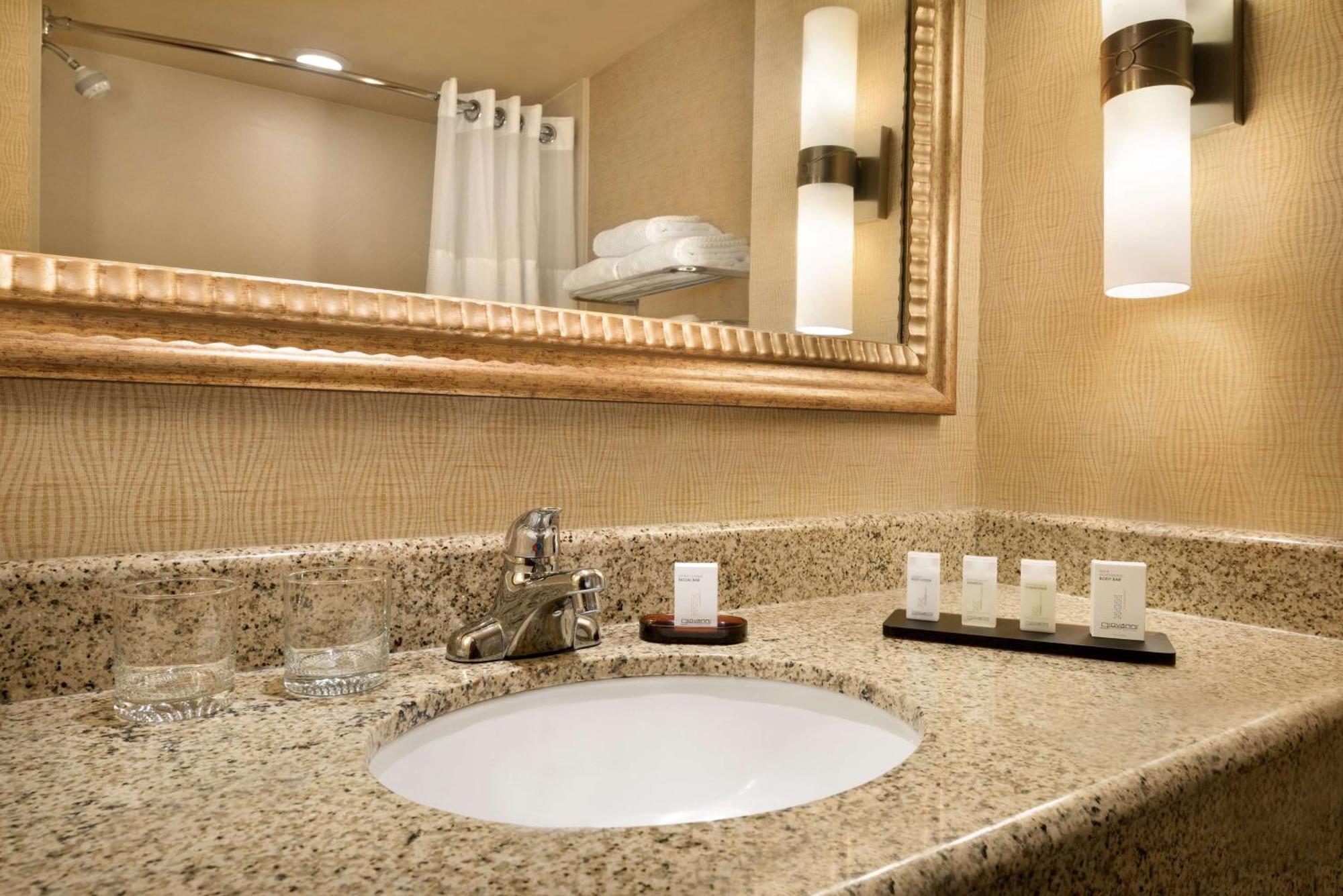 Embassy Suites East Peoria Hotel And Riverfront Conference Center Extérieur photo